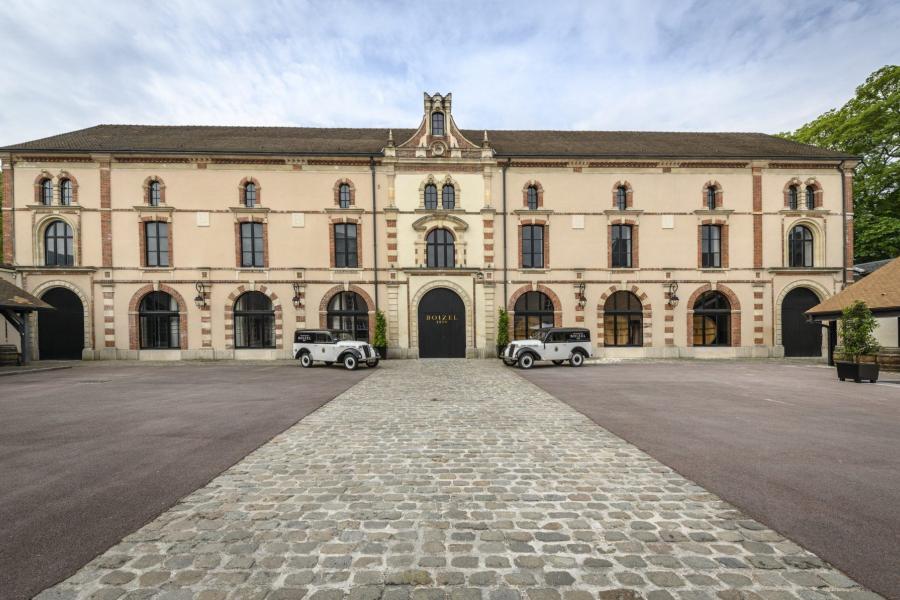 Front view of Boizel Estate with two vintage cars